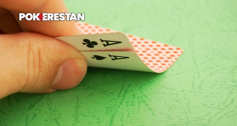 دستهای افسانهای پوکر؛ پاکت راکت تا مرد مرده 1 Pokerestan دو کارت آس در دست بازیکن پوکر