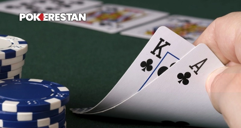 دست قوی پوکر تگزاس هولدم با کارت‌های آس و چیپ‌های شرط‌بندی